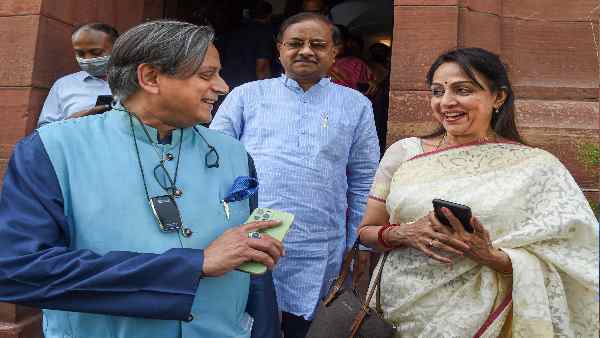 शशि थरूर से जुड़ा विवाद