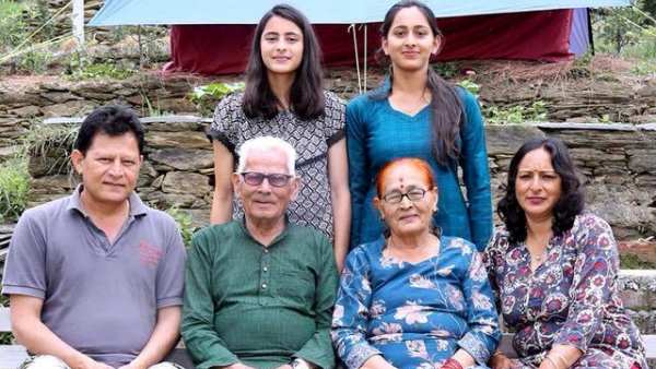 दूसरे किसानों की मदद कैसे करते हैं