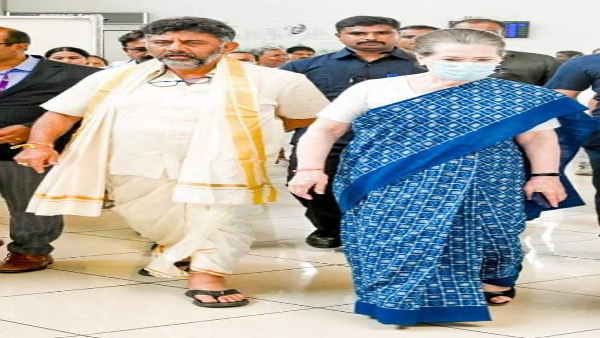 सोनिया गांधी कर रही है सलाहकारों से विचार-विमर्श