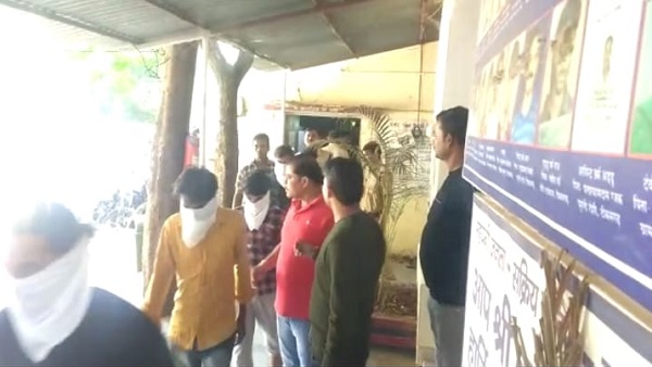टीकमगढ़ में युवती से छह दोस्तों ने की ज्यादती, गिरफ्तार टीकमगढ़ में युवती से छह दोस्तों ने की ज्यादती, गिरफ्तार