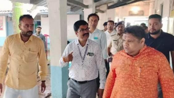 स्कूल में कक्ष में होती थी नमाज