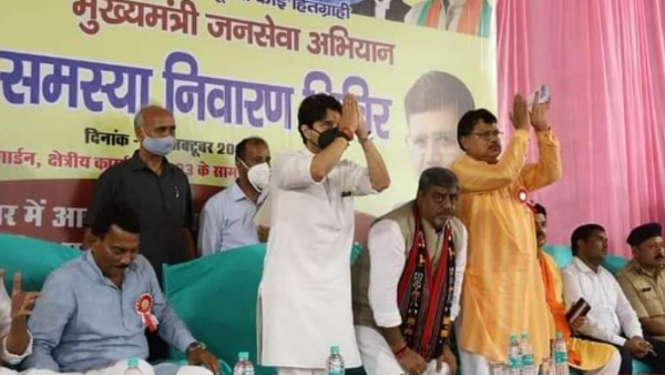 Union Ministers Jyotiraditya Scindia, Pradyuman Singh Tomar reached camp in Gwalior Union Ministers Jyotiraditya Scindia, Pradyuman Singh Tomar reached camp in Gwalior