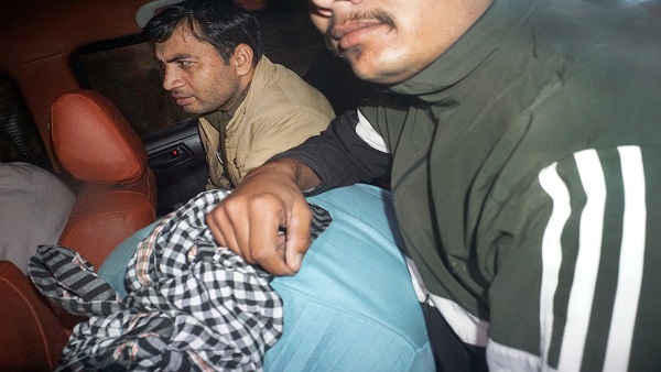 सवालों का अंग्रेजी में दिया आफताब ने जवाब