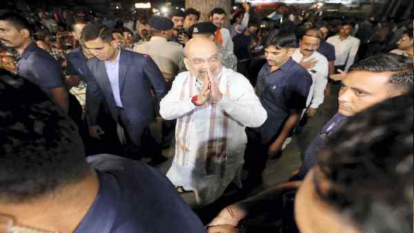 अवैध मजारों को गिराने के लिए सीएम पटेल की तारीफ