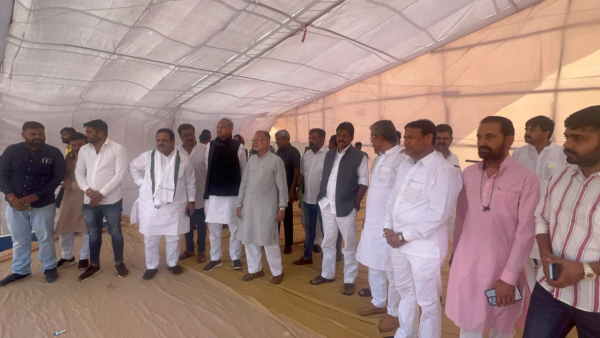 अशोक गहलोत को मिल रहा पूरा सम्मान