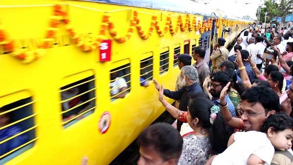 यात्रियों की कमी के चलते हाल में बंद कर दी गईं दो ट्रेनें