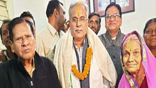 सीएम अपनी मां सहित पहुंचे थे EOW के दफ्तर