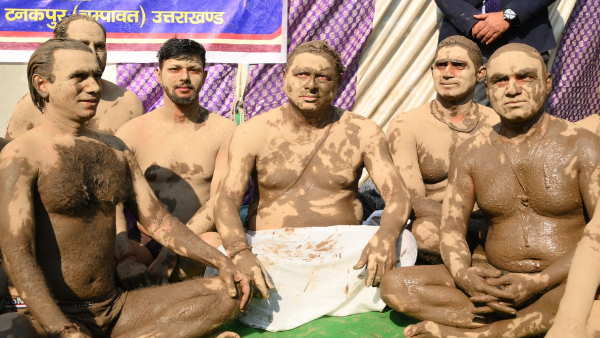 Chief Minister Pushkar Dhami performed mud bath promote ancient natural therapy Naturopathy Day Chief Minister Pushkar Dhami performed mud bath promote ancient natural therapy Naturopathy Day