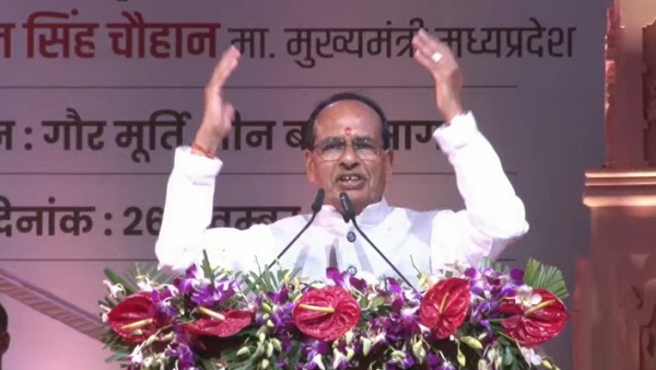 सीएम और सरकार के कई मंत्री मौजूद थे