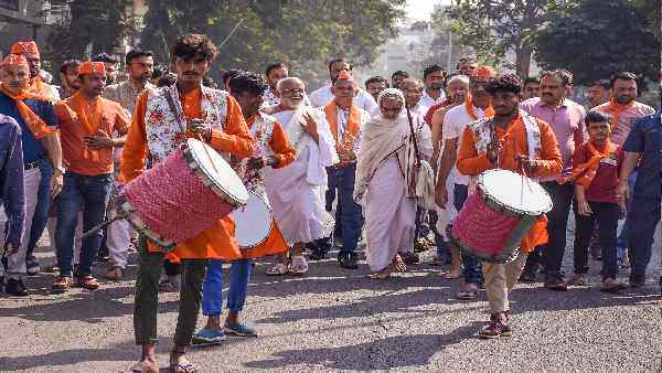 गोधरा से जुड़े अभिशाप को नहीं भूलने देतीं पार्टियां ?