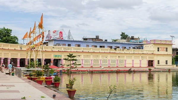पति-पत्नी के बीच प्रेम पनपता है