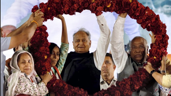 गांधी जी को मारने वाले लोग हैं ये