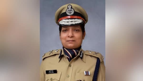 सीएम योगी की खास मानी जाती हैं IPS लक्ष्मी सिंह
