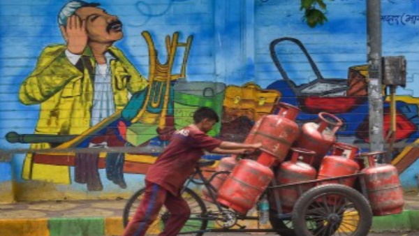 क्यूआर कोड ना होने के कारण ये हो रही दिक्कतें