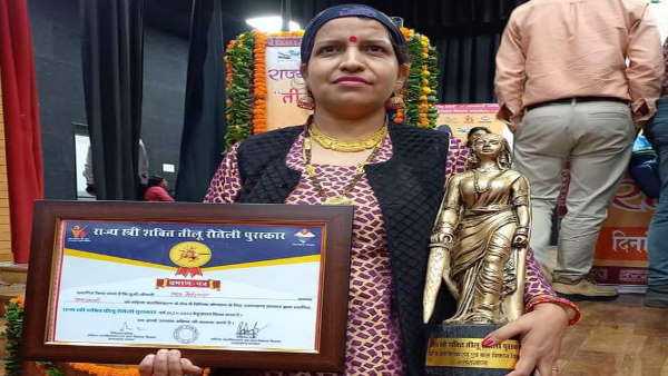 तीलू रौतेली पुरस्कार और नारी शक्ति सम्मान व स्वर्ण पदक से नवाजा गया