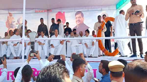 ब्लैक लिस्टेड कम्पनियों को काम देने का आरोप