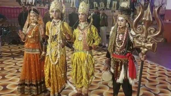 मन्दिर प्रांगण में हुआ रामलीला का मंचन