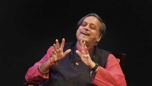 कोझिकोड में थरूर के लिए आयोजित कार्यक्रम रद्द करवा दिया था