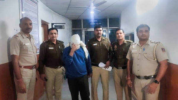 पुलिस ने सभी धारदार हथियारों को फॉरेंसिक जांच के लिए भेजा है
