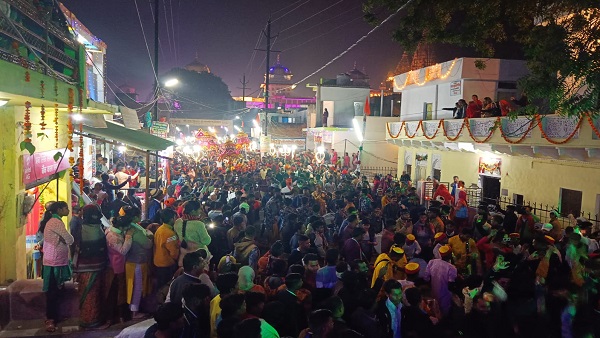 ओरछा पहुंचे लाखों श्रृद्धालु, गली-गली को भव्य तरीके से सजाया गया