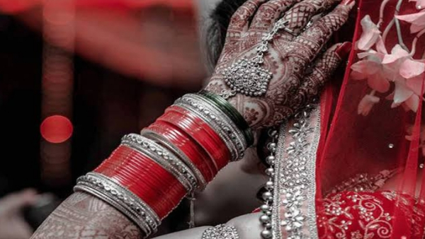 ब्यूटीशियन पर धमकी और अपमानित करने का आरोप