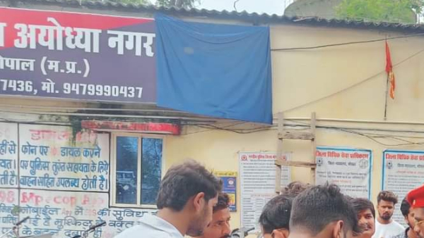 बलात्कार के केस में फंसाने की दी धमकी