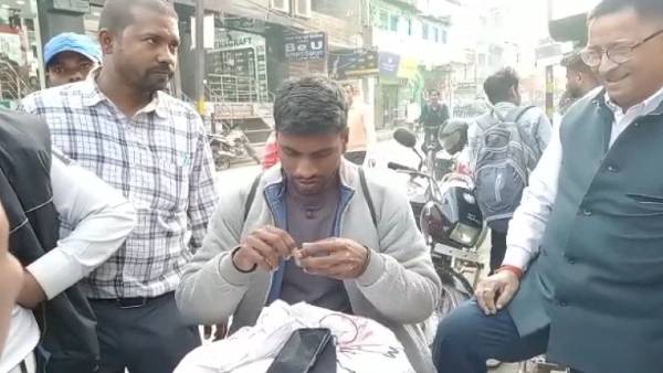 डिलिवरी मैन के सामने पार्सल जरूर चेक करें