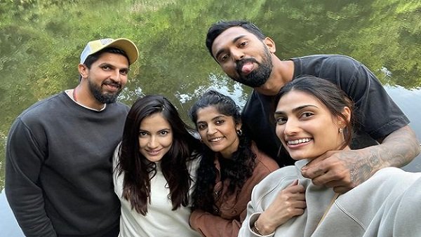 फिल्मी और क्रिकेट के गलियारे गुलजार हैं...