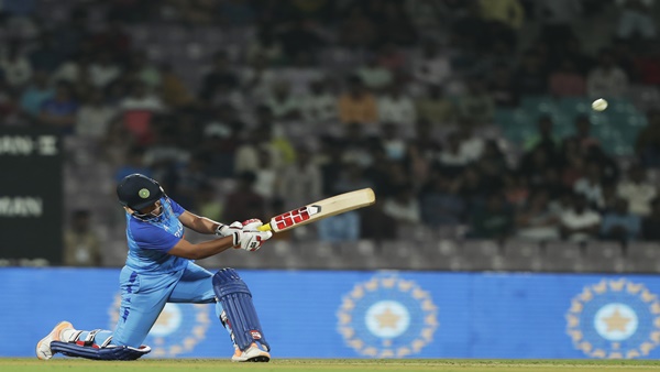 दोनों टीमों में शामिल थे ये खिलाड़ी