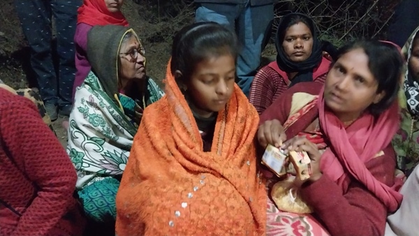 पूजा करने के लिए खेत गया था परिवार