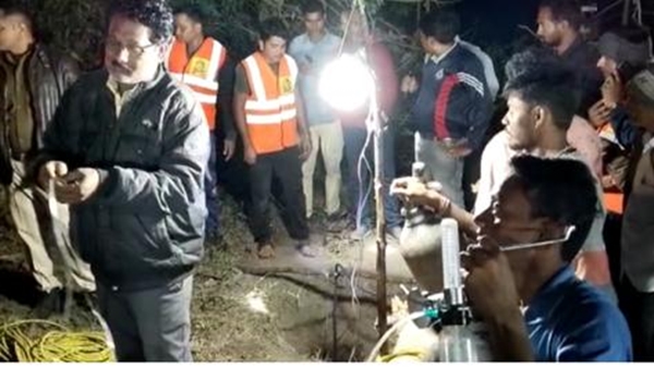 SDERF की टीम के साथ मौके पर प्रशासनिक अमला
