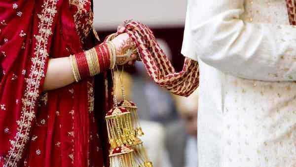 Love Marriage के लिए बदला धर्म
