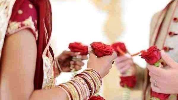 नकदी-गहने लेकर फरार