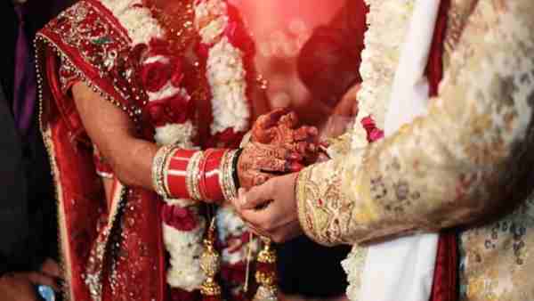 19 साल की हैं दोनों धर्मपरिवर्तन करने वाली लड़कियां
