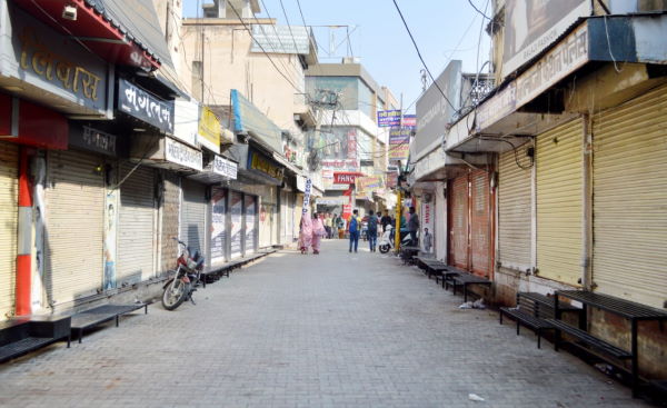 सीकर के बाजारों में सन्नाटा