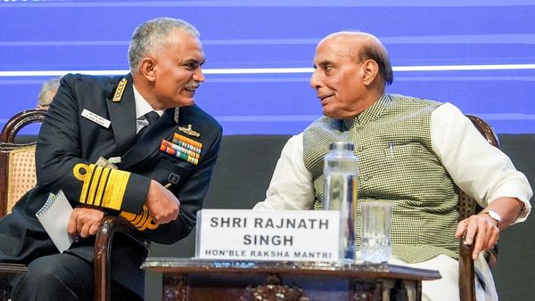 'भारत अपनी रक्षा के लिए आत्म निर्भर'
