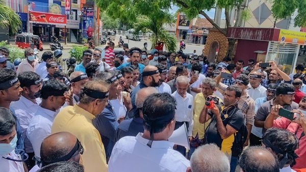 'श्रीलंका को फंसा रहा है चीन'