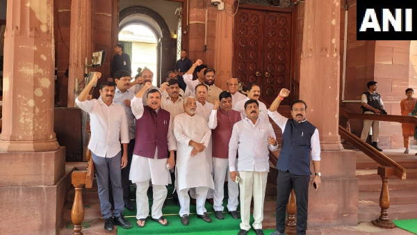 AAP-BRS का विरोध प्रदर्शन