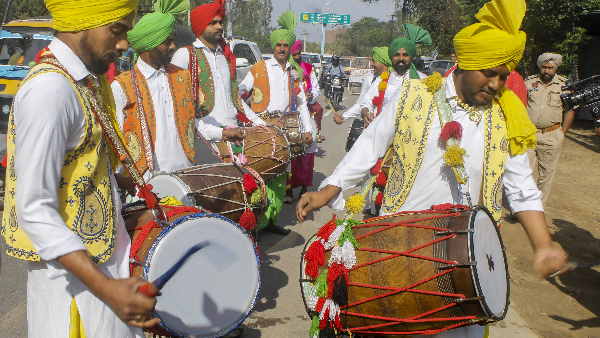 स्वागत में जुटे सिद्धू के समर्थक