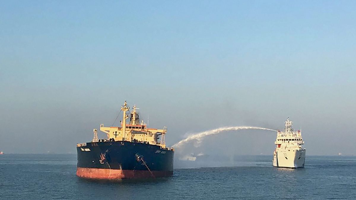 ईरान ने अमेरिका जाने वाली जिस तेल टैंकर को 'चुराया', उसके सभी 24 क्रू