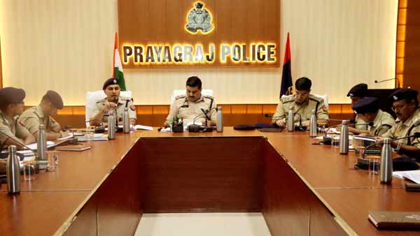 त्रिवेणी सभागार रिजर्व पुलिस लाइन में की गई बैठक