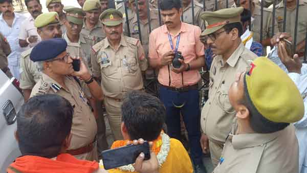 up nagar nikay chunav result: प्रत्याशियों ने पुलिस कमिश्नर से लगाई गुहार