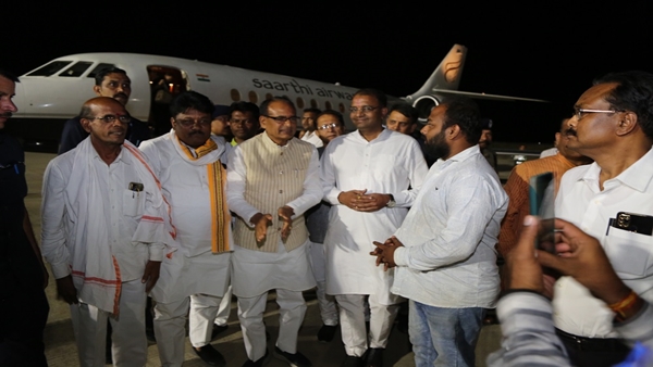सीएम शिवराज सिंह पहुंचे जबलपुर