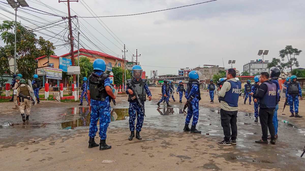 Manipur Violence राजधानी इंफाल में RAF और उपद्रवियों के बीच ताजा झड़प