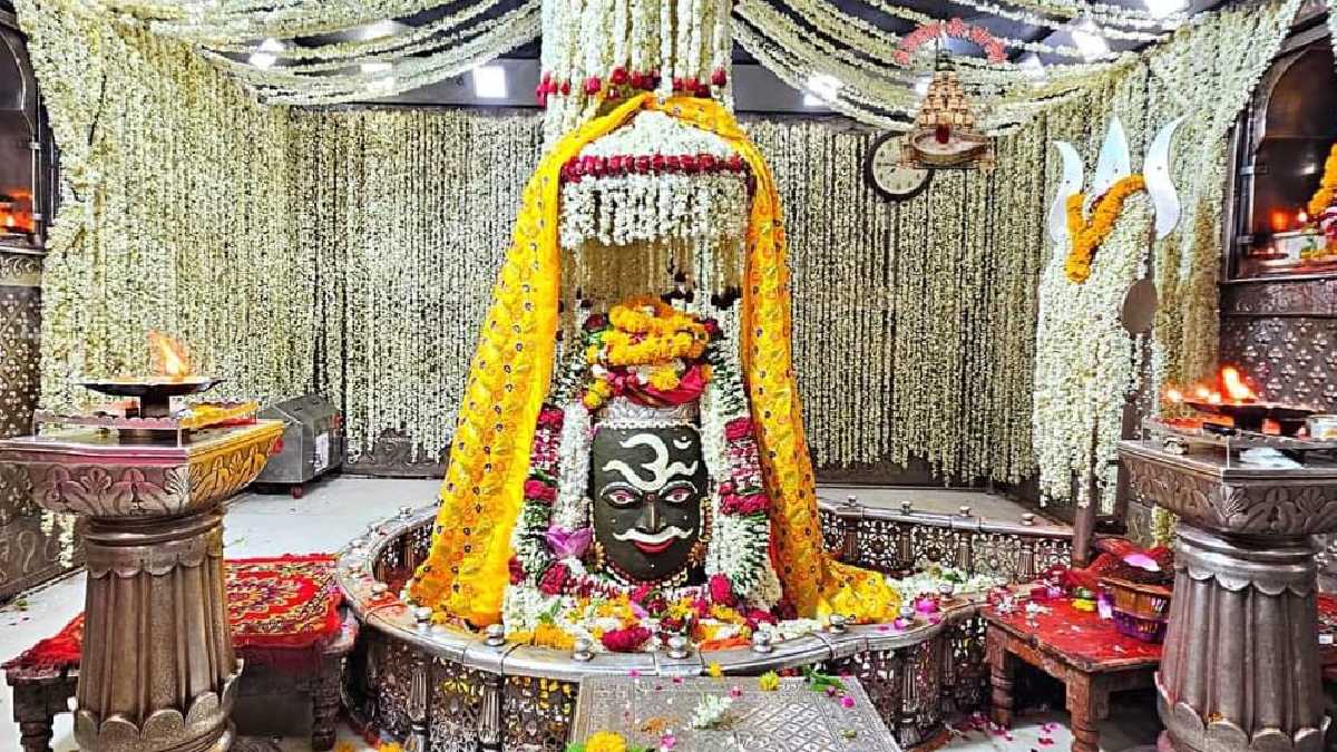 Mahakal मंदिर के गर्भ गृह में होगी श्रद्धालुओं की एंट्री, उज्जैन वालों के  लिए इस दिन निशुल्क रहेगी भस्म आरती | Mahakal temple administration meeting  done Ujjain Madhya ...