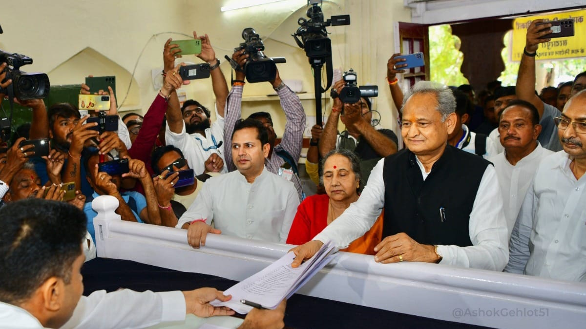 Ashok Gehlot Net Worth इतने अमीर हैं राजस्‍थान सीएम अशोक गहलोत, दर्ज