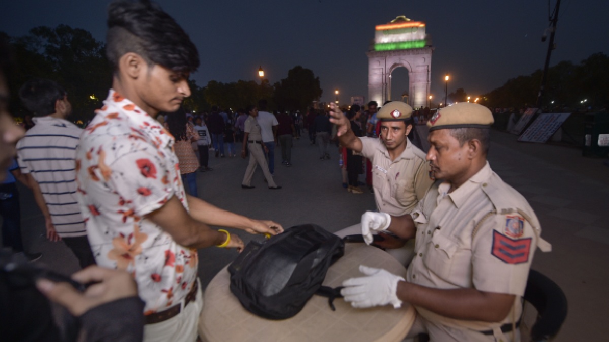 DelhiNCR News नए साल के जश्न में कहीं न पड़े भंग, सुरक्षा एजेंसियों