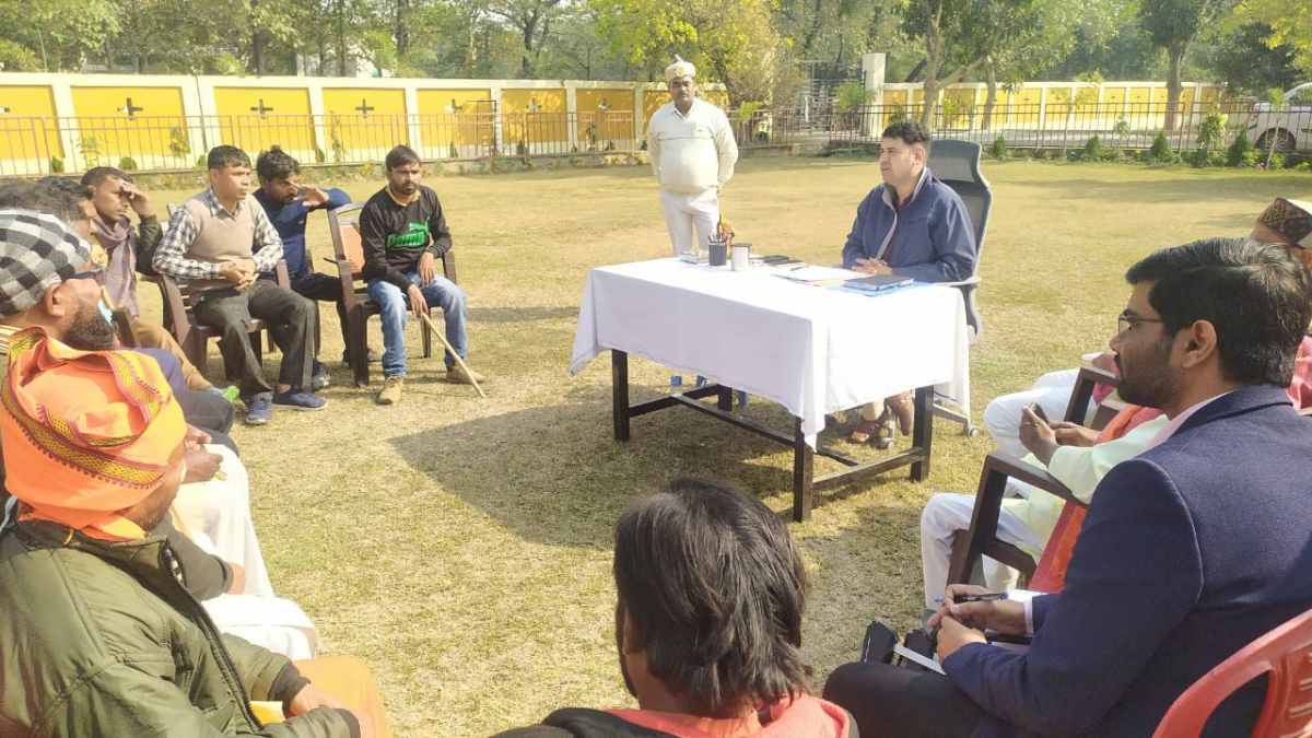 Maharajganj News डीएम ने इस खास वजह से बाधित किया गन्ना अधिकारी का