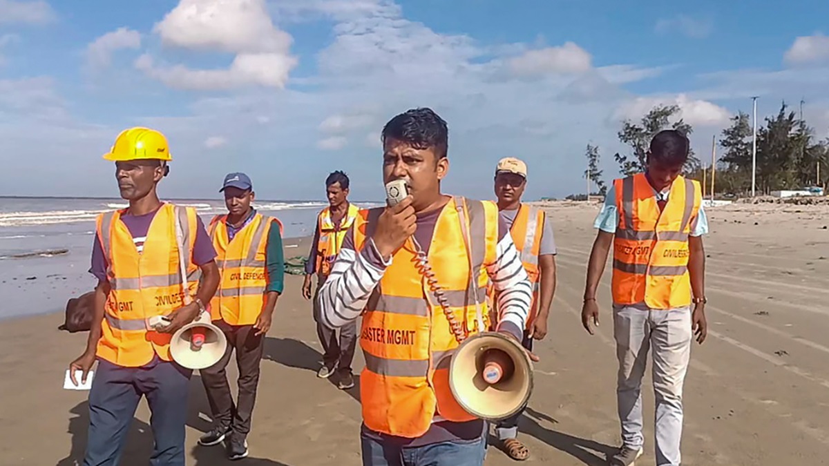 Cyclone Remal: चक्रवात ने लिया भीषण रूप, पश्चिम बंगाल-ओडिशा में भारी बारिश का अलर्ट | Cyclone Remal intensified into severe heavy rain alert in West Bengal and Odisha from IMD - Hindi