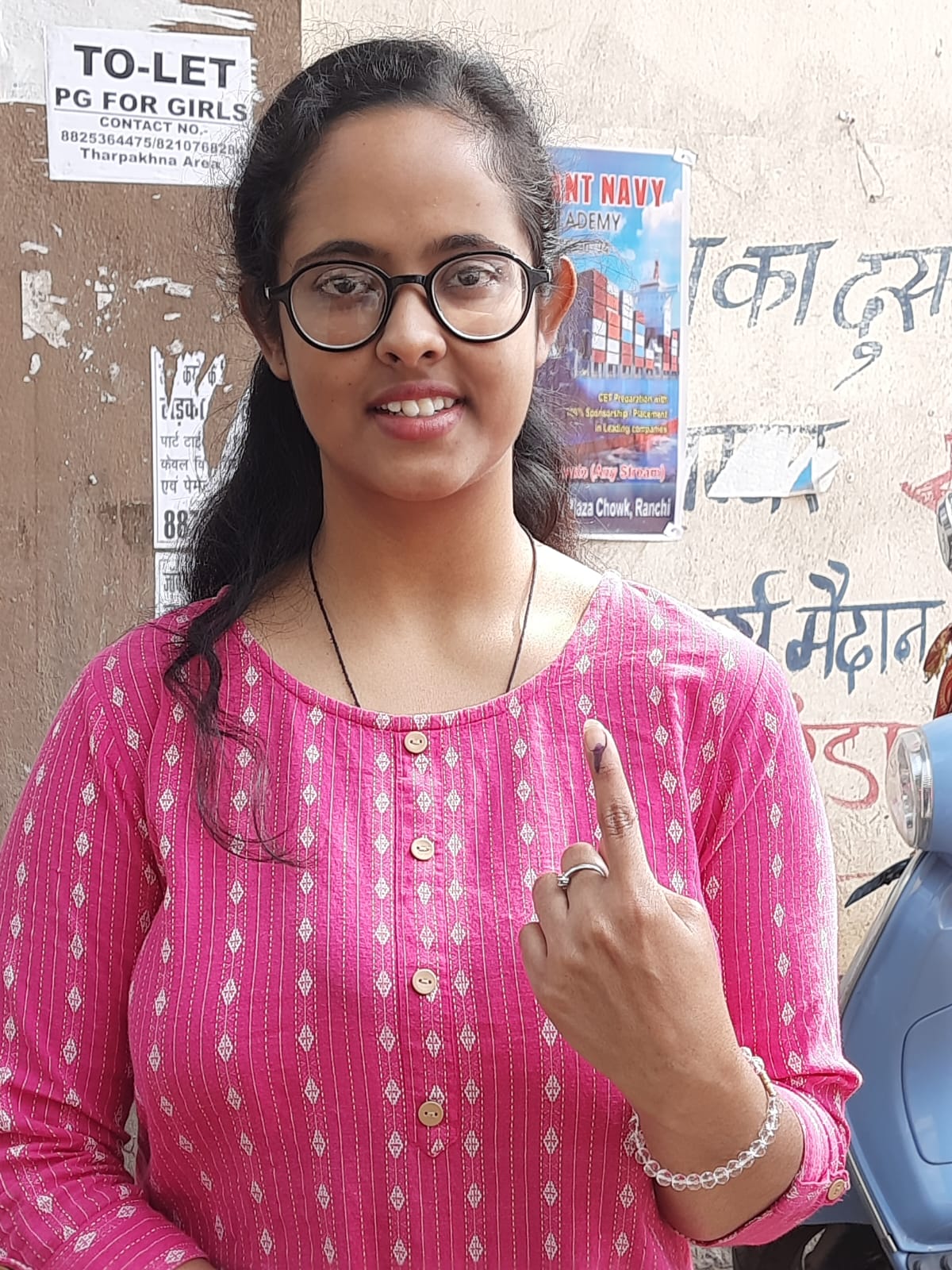 વિદ્યાર્થી પરિવર્તન માટે મત આપે છે